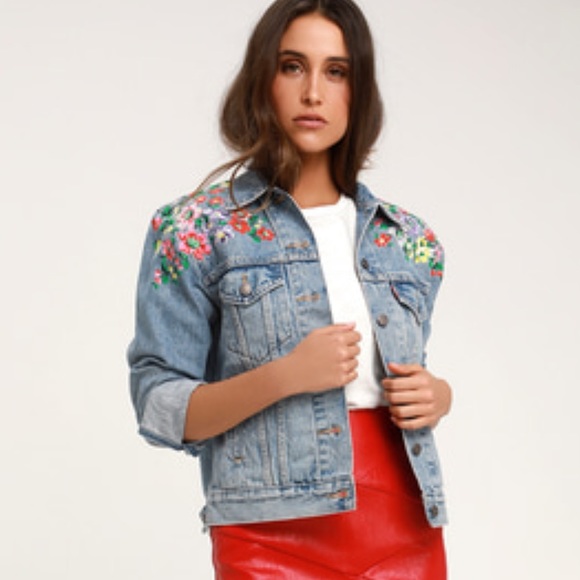 Levi's Premium Floral Embroidered Ex BF Denim Trucker Jean Jacket Light Wash S - Picture 3 of 11